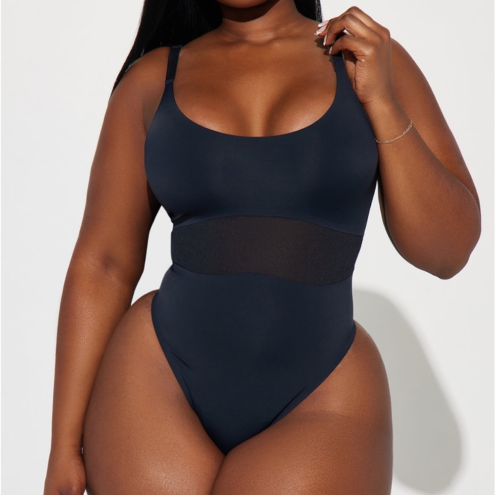 Sculpted And Sexy Shapewear Bodysuit -
Black